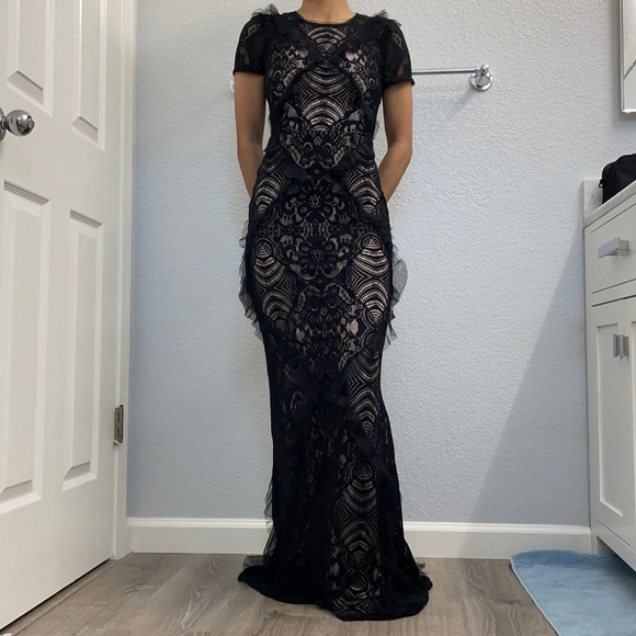 BCBGMaxAzria Dresses & Skirts - BCBGMAXAZRIA Black Lace Dress w Ruffles